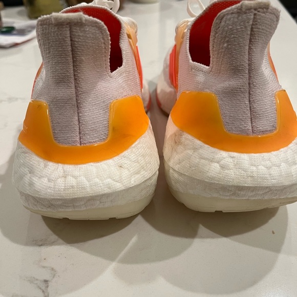 Adidas Ultraboost Light Running Shoes - Women’s size 6.5 - Picture 2 of 6